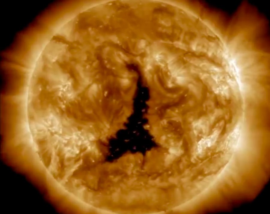 Un gigantesque trou de 800 000 kilomètres s’est ouvert sur notre Soleil