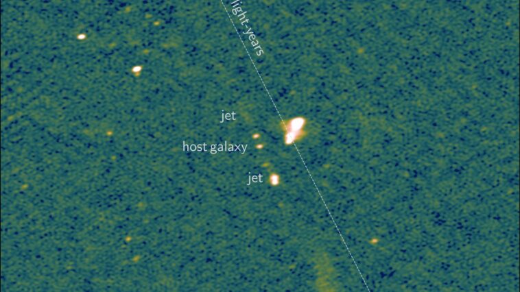 Elle étire ses jets sur 16 millions d'années-lumière : la science vient de comprendre pourquoi rien n'a jamais freiné leur...