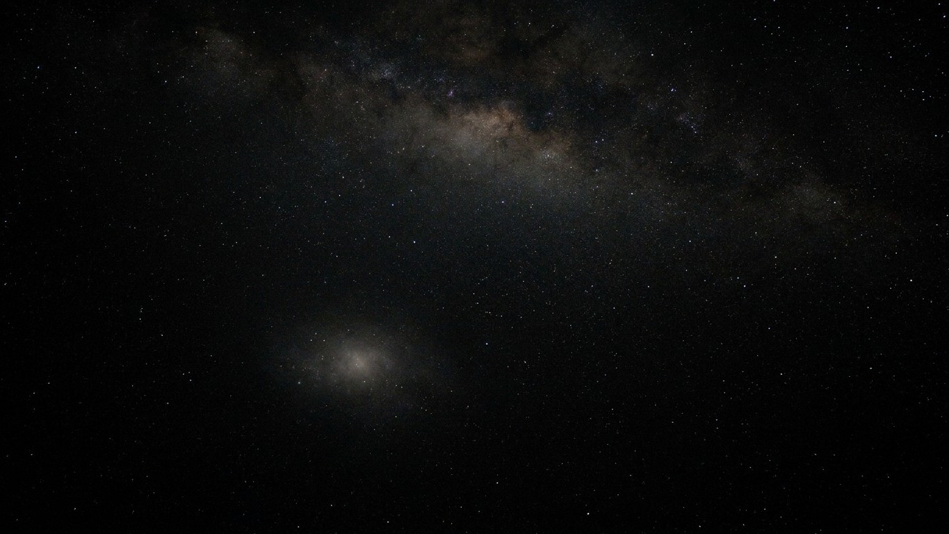 Elle ne tient debout que grâce à ce qu’on ne voit pas : la science vient de comprendre ce qui retient ses rares étoiles autour de la Voie lactée