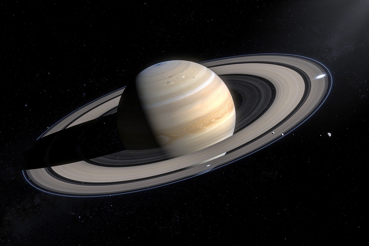 Neuf fois plus large que la Terre, Saturne est pourtant la seule planète qui ne coulerait pas dans une baignoire assez grande
