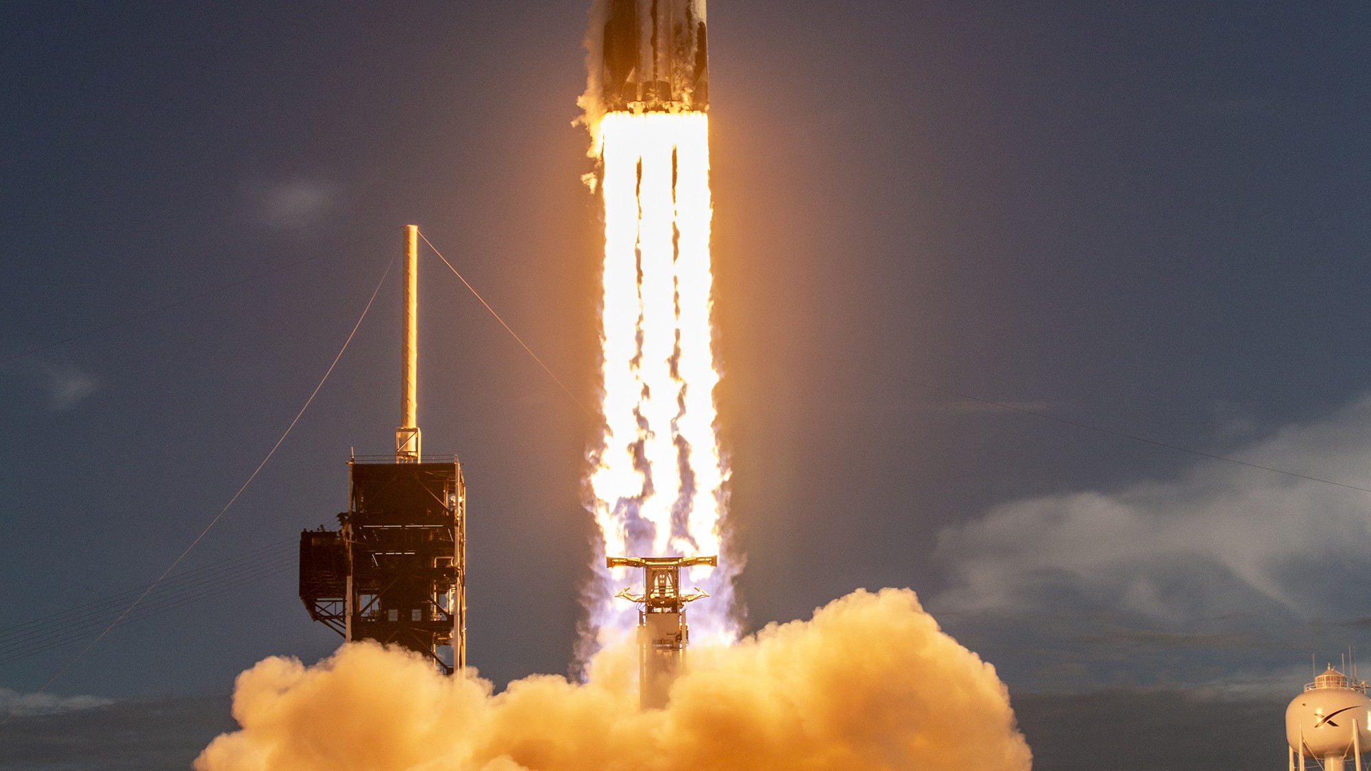 Fini les télescopes qui fixent une étoile à la fois : en 2026, cet observatoire posé sur une Falcon Heavy balaie le ciel cent fois plus vite